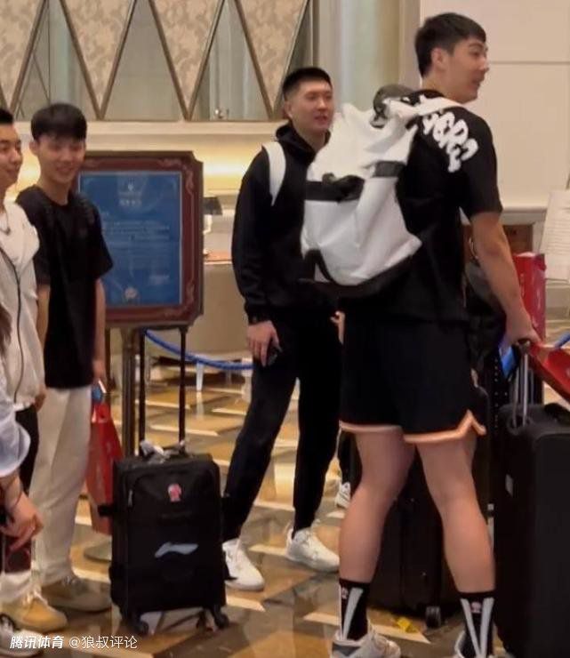 　　　　作为冯小刚果断的拥趸，《一九四二》是我对其较为掉看的一部，（之前只有跟风之作的《夜宴》）。